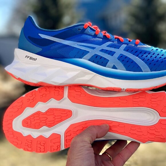 Asics Novablast Blue/White Size 9 - Picture 1 of 5